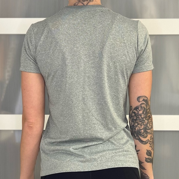 Womens NIKE t-shirt - Picture 2 of 4